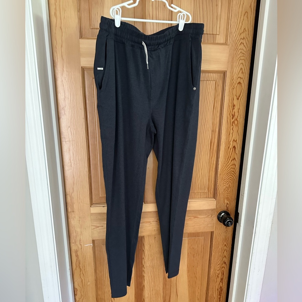 Vuori Men's Black Jogger Pants